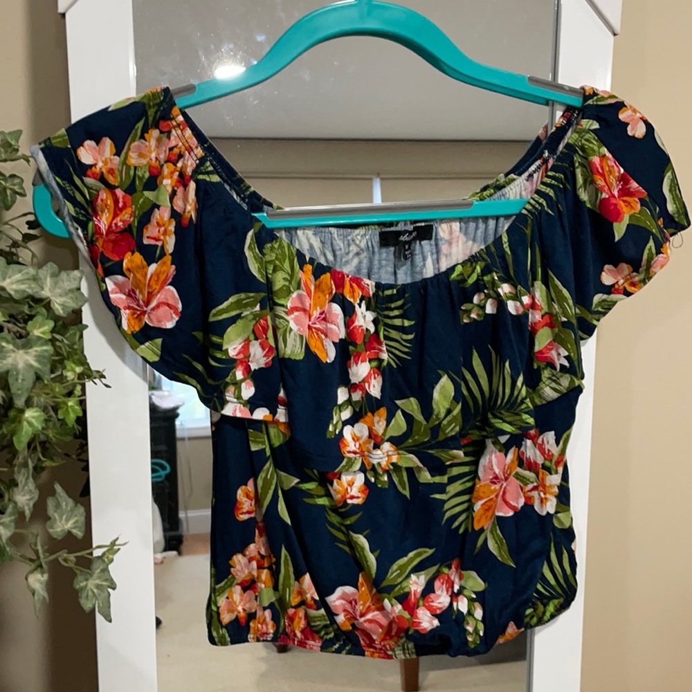 Women’s off the shoulder floral crop top size medium